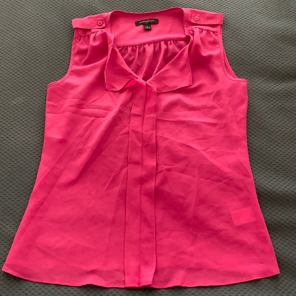 BR factory sleeveless blouse